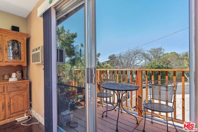 2160 Lake Shore Avenue, Los Angeles CA: https://media.crmls.org/mediaz/a51f2dff-28b5-412b-89d4-4136b9e30665.jpg