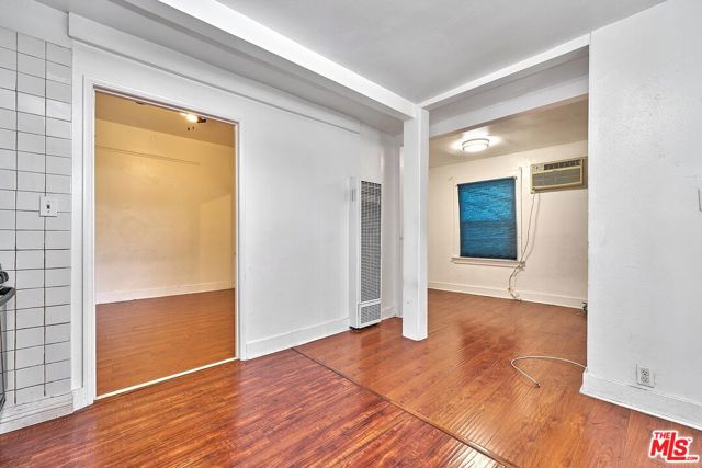 1147 S Mariposa Avenue, Los Angeles CA: https://media.crmls.org/mediaz/a51f2e1d-f85f-4ed7-b508-14c485af34b3.jpg