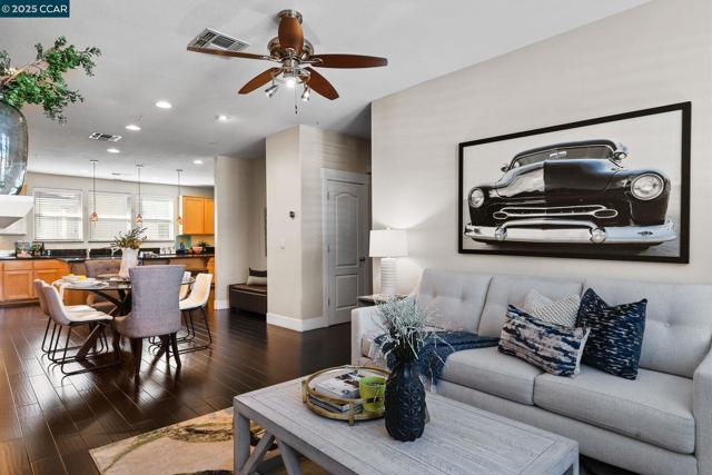 239 Marina Village Rd, Benicia CA: https://media.crmls.org/mediaz/a52004ed-7e61-4f09-8861-a3d154b6688e.jpg