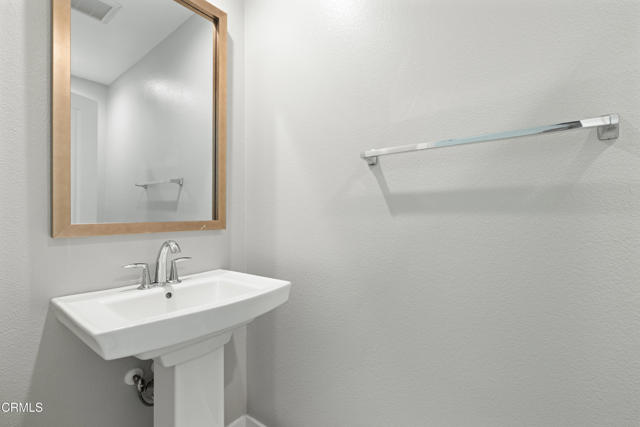 623 W Foothill Boulevard, Glendora CA: https://media.crmls.org/mediaz/a52023fc-916d-49ec-aeb6-3447a3b86de1.jpg