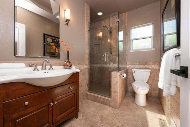 833 Linden Avenue, Burlingame CA: https://media.crmls.org/mediaz/a5207955-8afb-4ca2-8e30-c79821223368.jpg