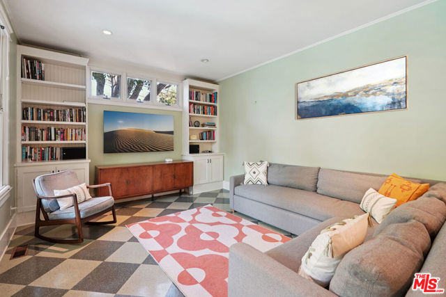 813 Crestmoore Place, Venice CA: https://media.crmls.org/mediaz/a521d31a-86b1-4d33-afc7-adacb145b3c5.jpg