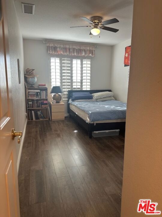 44 E Sutton Place, Palm Desert CA: https://media.crmls.org/mediaz/a52240e8-8044-4254-84f1-3a750d5e2dba.jpg