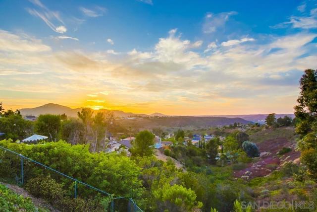 2052 Flying Hills Lane, El Cajon CA: https://media.crmls.org/mediaz/a5228c11-6d91-4152-925d-b7bb330ca1e9.jpg