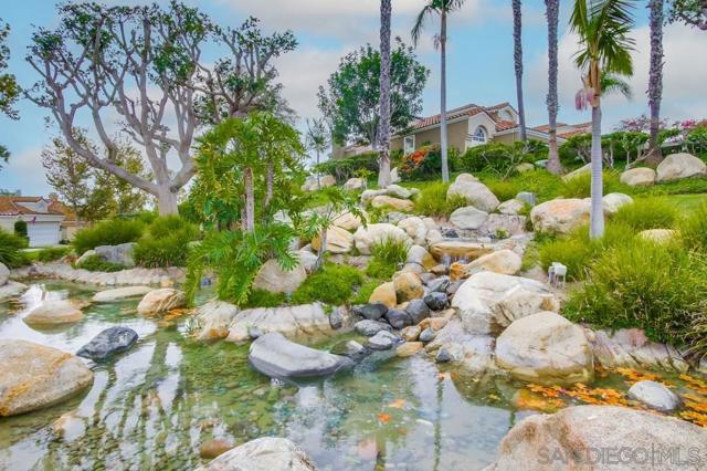 12122 Royal Birkdale Row, San Diego CA: https://media.crmls.org/mediaz/a522d17d-9ee5-4b36-a384-a92513ea879e.jpg