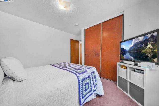 1738 7Th St, Berkeley CA: https://media.crmls.org/mediaz/a52332e2-bf48-441b-8898-3168b6845e5d.jpg