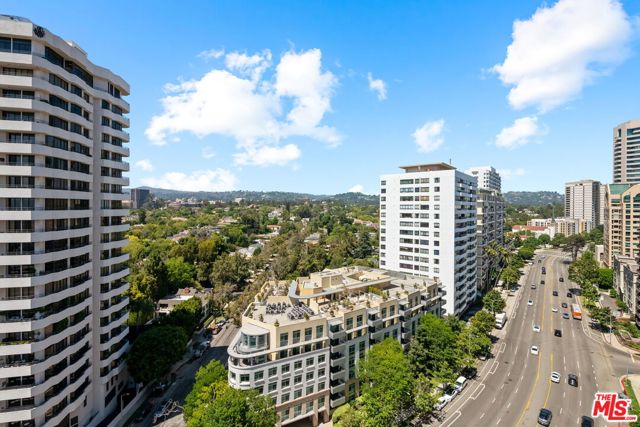 10590 Wilshire Boulevard, Los Angeles, California 90024, 2 Bedrooms Bedrooms, ,1 BathroomBathrooms,Condominium,For Sale,Wilshire,24430229