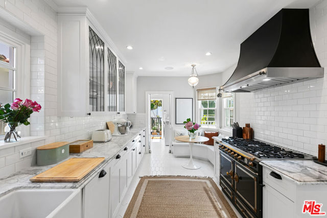 10736 Le Conte Avenue, Los Angeles CA: https://media.crmls.org/mediaz/a5237c47-d6a1-45cc-bef6-4109caed5fd3.jpg