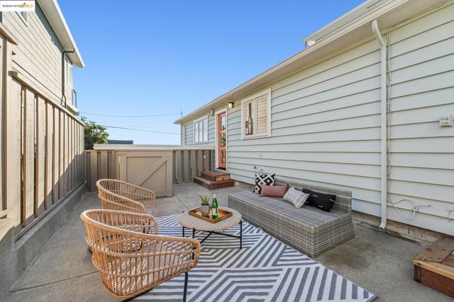 19 Highland Blvd, Kensington CA: https://media.crmls.org/mediaz/a5239717-dcde-4bff-875a-66a1f77080eb.jpg