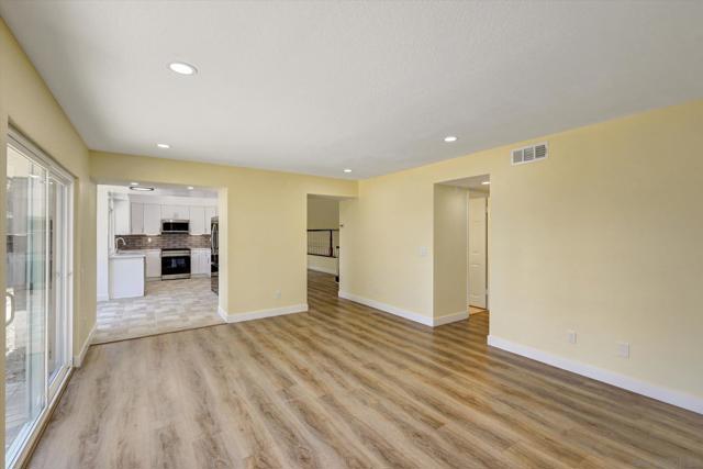 1103 Countrywood Ln, Vista CA: https://media.crmls.org/mediaz/a523f417-2ebb-4939-9bb9-41e4b04f32a3.jpg