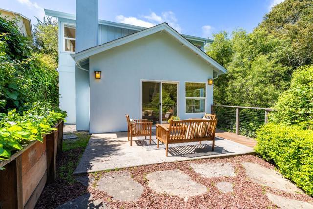 840 Seacliff Drive, Aptos CA: https://media.crmls.org/mediaz/a524c14c-2a10-41cf-82a6-fa168aa75ceb.jpg