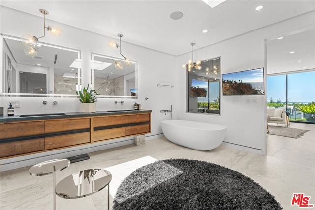 2284 Hercules Drive, Los Angeles CA: https://media.crmls.org/mediaz/a52537a7-698f-41f4-9d0d-22c91db318e6.jpg