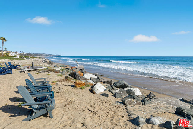 30830 Broad Beach Road, Malibu CA: https://media.crmls.org/mediaz/a5262665-89bb-4756-9cf8-290856619c71.jpg