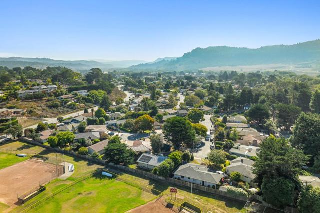 26372 Riverside Place, Carmel CA: https://media.crmls.org/mediaz/a526596c-5ab8-4946-8316-bea7ab7e5e39.jpg