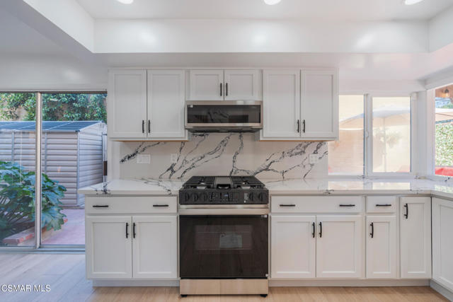 4524 Greengate Court, Westlake Village CA: https://media.crmls.org/mediaz/a5271ace-3b03-48a1-baab-93753801a0c9.jpg