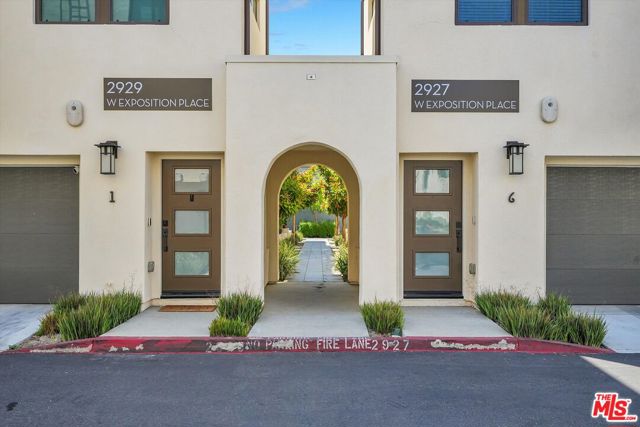 2927 Exposition Place, Los Angeles CA: https://media.crmls.org/mediaz/a5272ca9-2393-41cf-8ab0-358258a08633.jpg