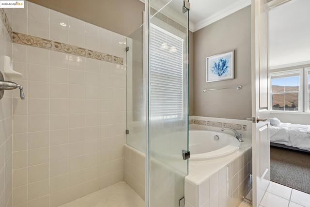 6686 Chalk Hill Ln, Vallejo CA: https://media.crmls.org/mediaz/a5276906-5acd-401e-b0ed-fe5c321f9ba2.jpg