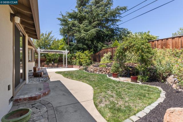 728 San Bruno Ct, Concord CA: https://media.crmls.org/mediaz/a5278ddf-2065-435e-8b34-fcfc469f06a8.jpg