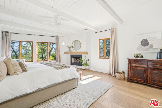 2145 Sunset Crest Drive, Los Angeles CA: https://media.crmls.org/mediaz/a527a758-27ee-4eff-8365-ace39baf990e.jpg