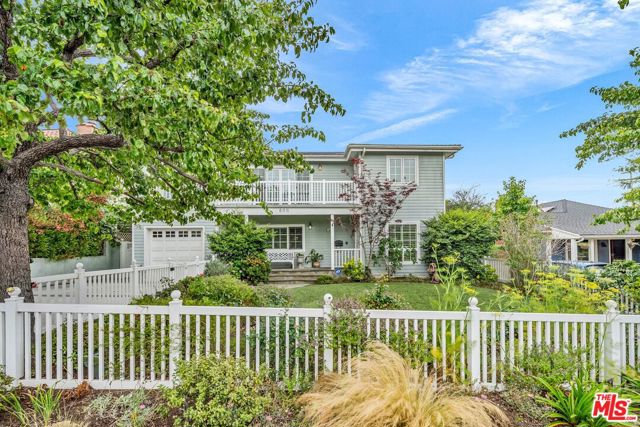 8011 Rayford Drive, Los Angeles CA: https://media.crmls.org/mediaz/a52827f1-5692-4508-aae9-12551bb84b9c.jpg