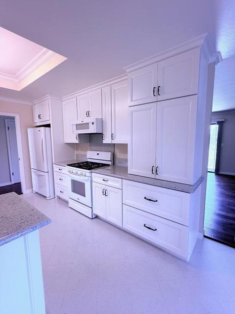 820 Neil Drive, Hollister CA: https://media.crmls.org/mediaz/a52a1979-d76f-4591-8e24-606bd51309fb.jpg