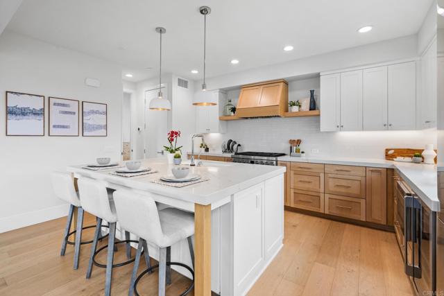 Detail Gallery Image 8 of 69 For 301 Juniper Ave, Carlsbad,  CA 92008 - 3 Beds | 3/1 Baths