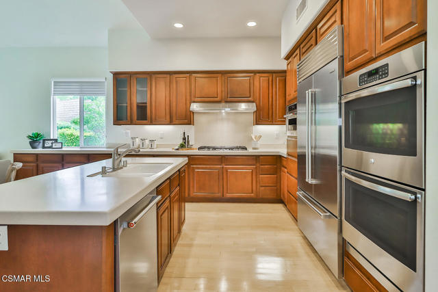 2746 Autumn Ridge Drive, Thousand Oaks CA: https://media.crmls.org/mediaz/a52b1364-2e37-4a16-9406-e7632a41a086.jpg