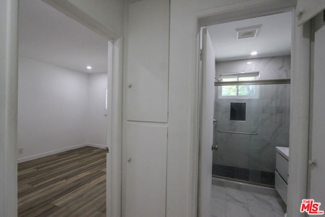 12942 Moorpark Street, Studio City CA: https://media.crmls.org/mediaz/a52b59b2-10fa-4b62-8079-147223cd5f72.jpg