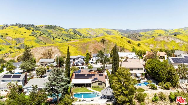 26024 Farmfield Road, Calabasas CA: https://media.crmls.org/mediaz/a52bb579-3cfa-45e3-9f3f-10992ed0c6c0.jpg