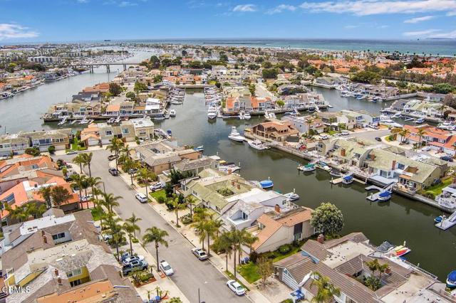 4320 Meridian Avenue, Oxnard CA: https://media.crmls.org/mediaz/a52c1480-4669-4093-9aae-0a1267d70184.jpg