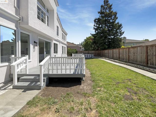 5214 Pavilion Ct, Fairfield CA: https://media.crmls.org/mediaz/a52c5da1-1a94-4d6f-a9ae-7c1ab6bd2299.jpg