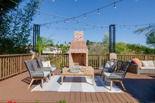 6817 Vianda Ct Court, Carlsbad CA: https://media.crmls.org/mediaz/a52c6888-7386-4c45-b95c-e4707ea48385.jpg