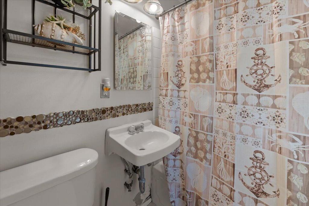 https://media.crmls.org/mediaz/a52cc368-42f5-41ce-a286-7556db030fa3.jpg?preset=X-Large