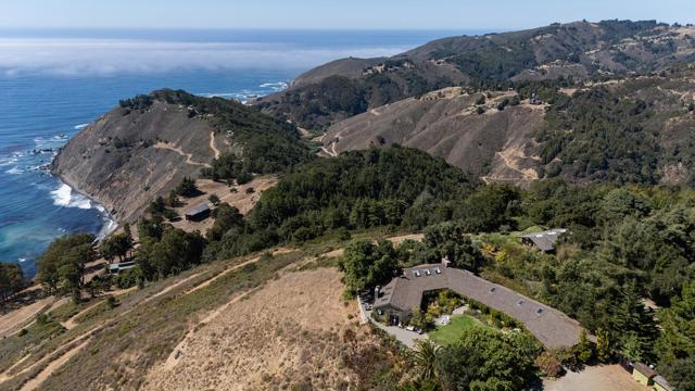 47320 Highway 1, Big Sur CA: https://media.crmls.org/mediaz/a52d4371-4580-4a4a-bdfd-1121d6217014.jpg