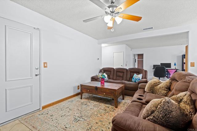 Detail Gallery Image 7 of 21 For 3205 Camarillo Ave, Oceanside,  CA 92056 - 3 Beds | 2 Baths
