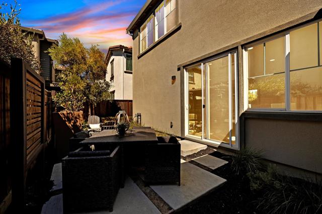 Image 32 of 38 For 883 Barney Com