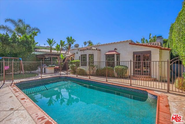 6119 Del Valle Drive, Los Angeles CA: https://media.crmls.org/mediaz/a52e9b9d-9a48-4c2b-82f5-59850b4327c8.jpg