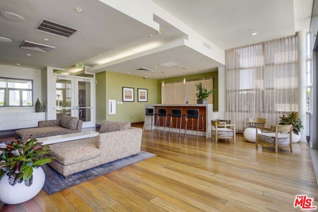 1155 S Grand Avenue, Los Angeles CA: https://media.crmls.org/mediaz/a52e9c78-2eb3-4dbb-95ed-c9f081097833.jpg