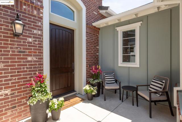 63 Tomcat Way, Orinda CA: https://media.crmls.org/mediaz/a52eac1b-01df-4592-922c-1ba390deb05a.jpg