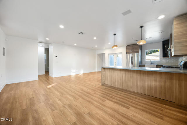 Detail Gallery Image 4 of 21 For 242 Virginia Ave, Pasadena,  CA  - 3 Beds | 2 Baths