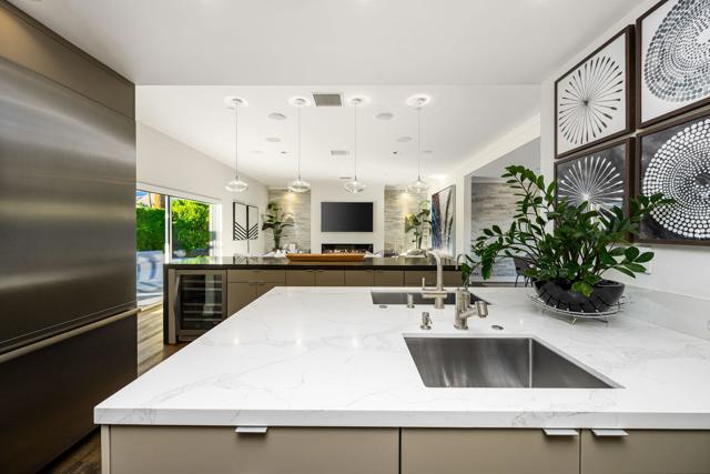 1047 Hunter Drive, Palm Springs CA: https://media.crmls.org/mediaz/a52f046d-9d76-4d23-ad7e-d5e5a733121f.jpg