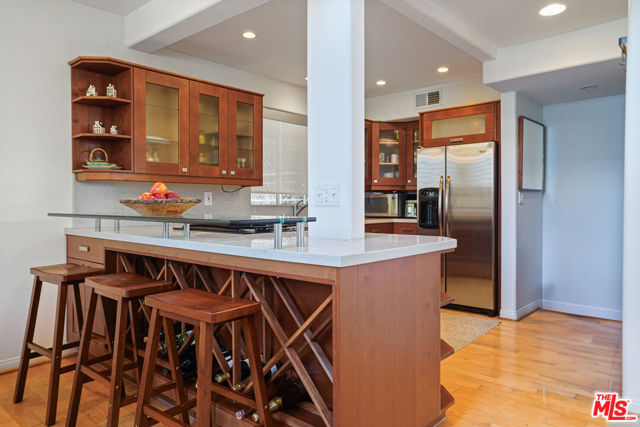 1533 18th Street, Santa Monica CA: https://media.crmls.org/mediaz/a52f2545-8c76-4133-a2c6-933962500eed.jpg