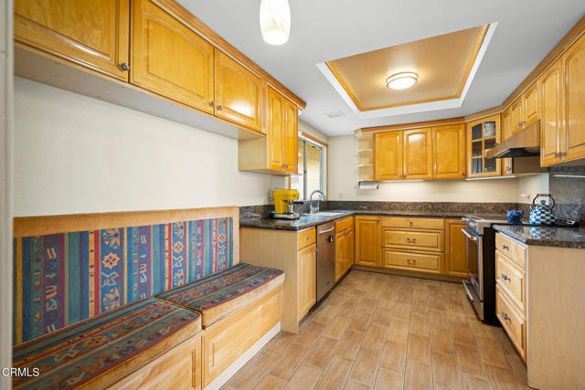 125 W Mountain Street, Glendale CA: https://media.crmls.org/mediaz/a52f25ac-b480-4d0b-993e-feb63d4b96df.jpg
