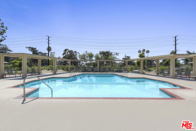 4455 Los Feliz Boulevard, Los Angeles CA: https://media.crmls.org/mediaz/a52f578f-528e-4069-9a7c-8a2e511233e1.jpg