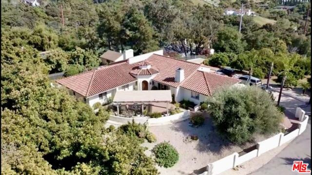 3044 Camino Cielo, Fallbrook CA: https://media.crmls.org/mediaz/a52fd149-c4ee-447e-9cb9-9813cb3ea5ad.jpg