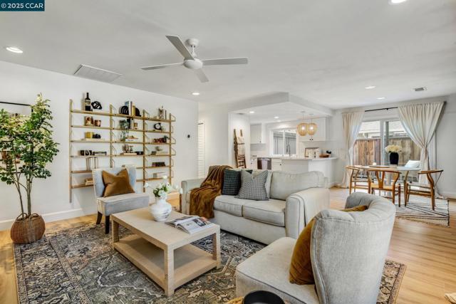 2877 Fountainhead Drive, San Ramon CA: https://media.crmls.org/mediaz/a5308b7c-b3f5-4ce4-9259-eaf17b26e897.jpg