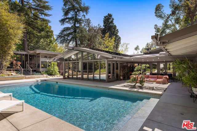 1030 Canon Drive, San Marino CA: https://media.crmls.org/mediaz/a530ba03-f2f7-4dea-a476-742efb041c2e.jpg