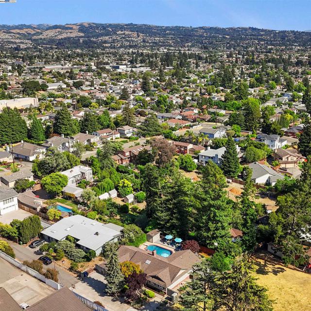 18767 Lamson Rd, Castro Valley CA: https://media.crmls.org/mediaz/a530c65d-1d13-4212-a329-1ddb2a2febe7.jpg