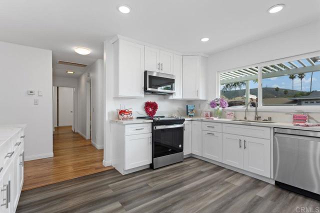 Detail Gallery Image 13 of 67 For 1626 La Tierra Lane, San Marcos,  CA 92078 - 3 Beds | 2 Baths