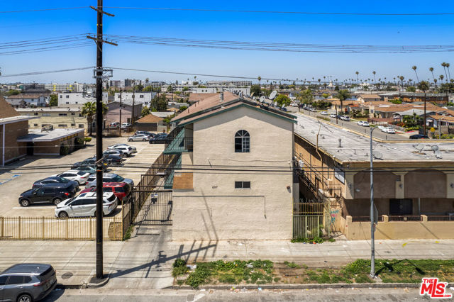 8307 S Figueroa Street, Los Angeles CA: https://media.crmls.org/mediaz/a531d9c6-b405-4628-940d-e1ce1ba3380f.jpg